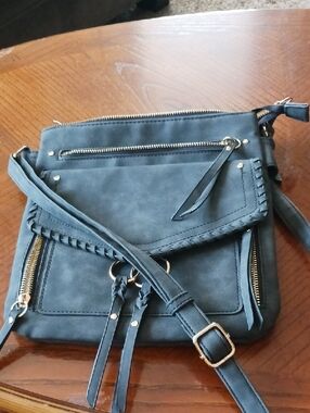 Classic Women's Crossbody Bag in Gray - Stylish Everyday Carry